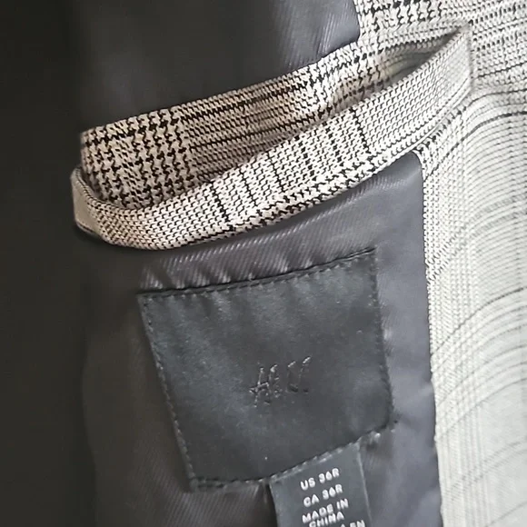 H&M fall/ spring coat. - Picture 3 of 8